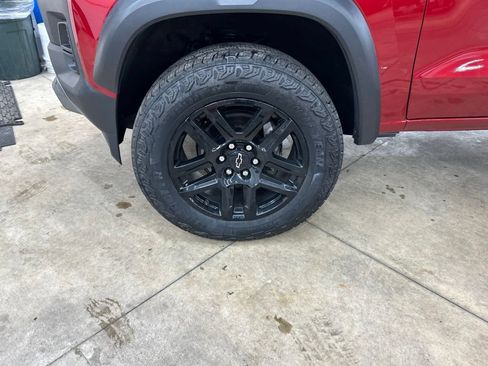 Used 2023 Chevrolet Colorado Trail Boss w/ Technology Package AWD/4WD image 31