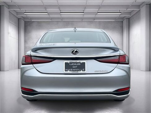 Used 2024 Lexus ES 300h w/ Technology Package image 4