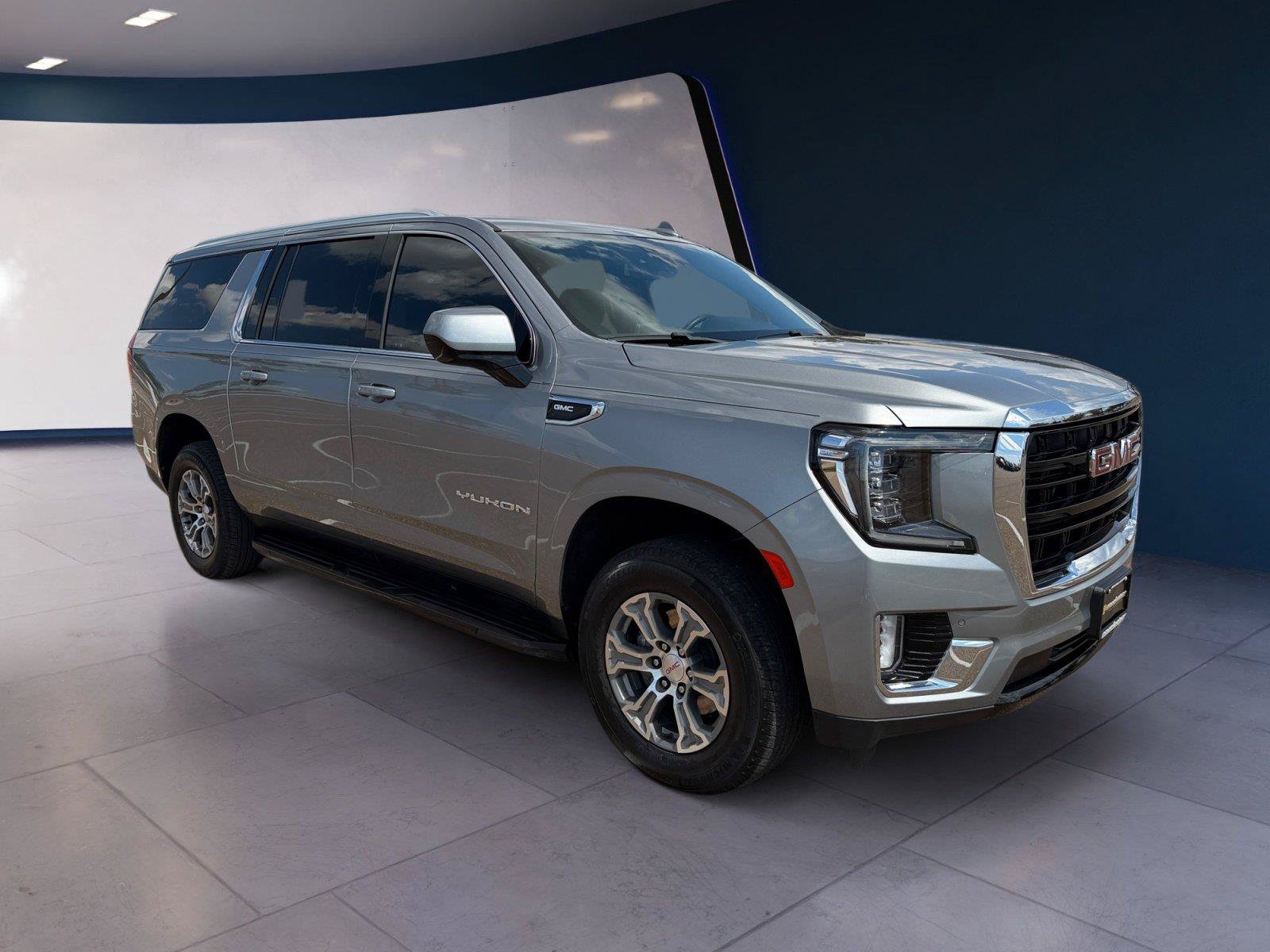 Used 2024 GMC Yukon XL SLE RWD image 7
