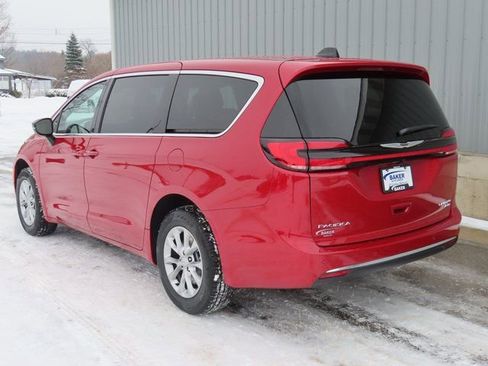 New 2026 Chrysler Pacifica Limited AWD/4WD image 10