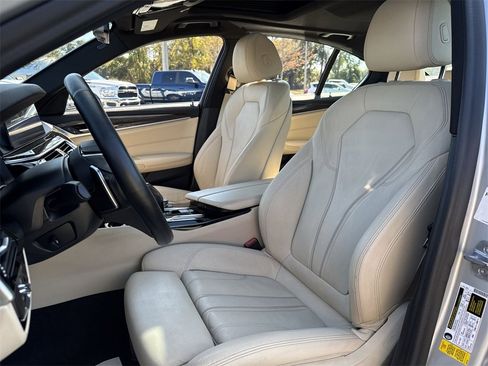 Used 2020 BMW 530i w/ Convenience Package image 11
