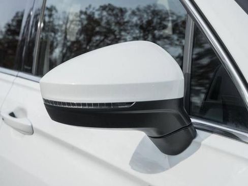 Used 2024 Volkswagen Tiguan SE image 14