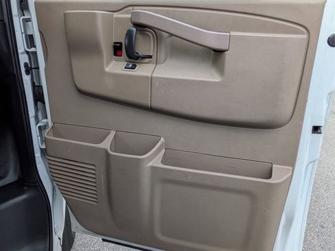 Used 2021 Chevrolet Express 3500 w/ Driver Convenience Package image 28