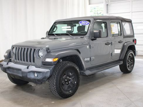 Used 2019 Jeep Wrangler Unlimited Sport AWD/4WD image 4