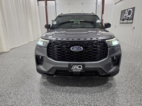 Used 2025 Ford Explorer ST-Line w/ ST-Line Street Pack AWD/4WD image 4