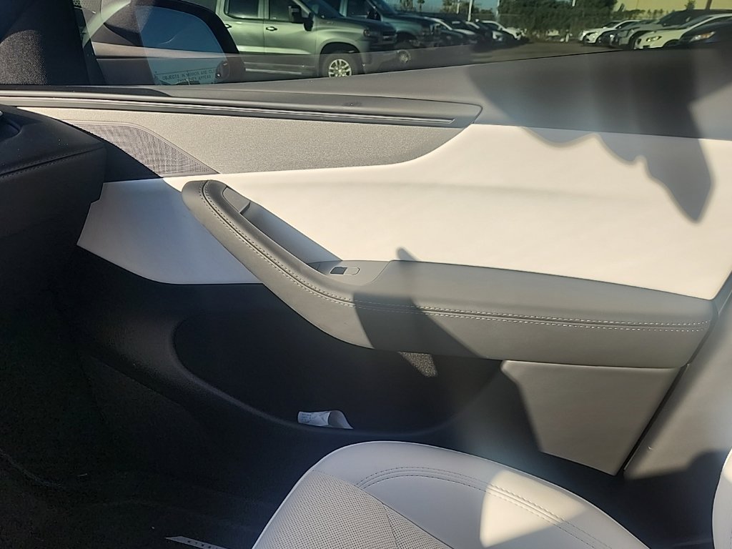 Used 2026 Tesla Model Y Long Range RWD image 26