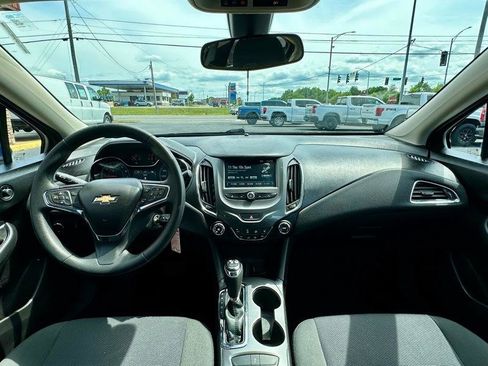 Used 2017 Chevrolet Cruze LT FWD image 11