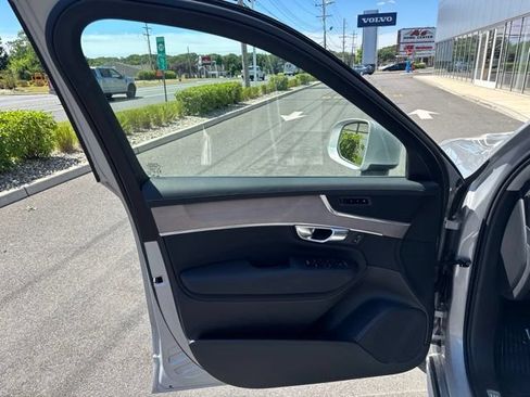 Certified 2025 Volvo XC90 B6 Plus AWD/4WD image 19