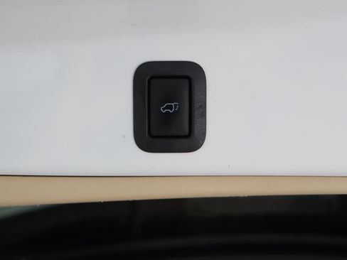 Used 2017 Toyota Highlander XLE AWD/4WD image 37