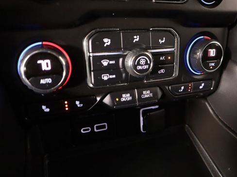 Used 2021 Chevrolet Suburban LT image 7