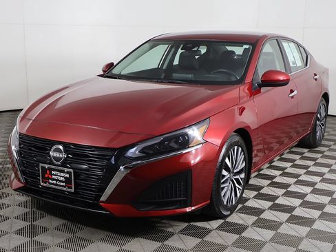 Used 2023 Nissan Altima 2.5 SV FWD image 5