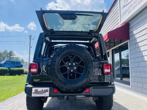 Used 2024 Jeep Wrangler Unlimited Sport AWD/4WD image 6