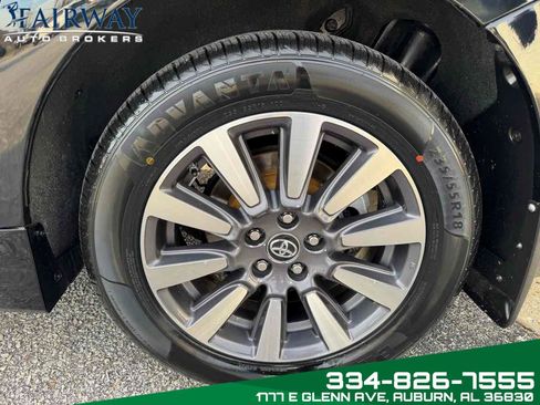 Used 2020 Toyota Sienna Limited Premium w/ Carpet Mat Package image 34