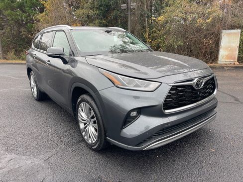 Used 2023 Toyota Highlander Platinum image 1
