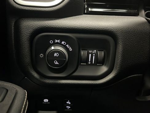 Used 2025 RAM 1500 Laramie w/ Advanced Safety Group II AWD/4WD image 34