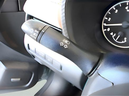 Used 2025 Nissan Sentra SV w/ SV Premium Package image 16