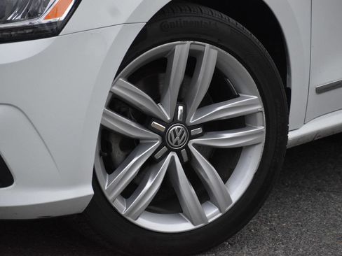 Used 2017 Volkswagen Passat 1.8T SE FWD image 37