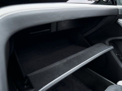 Used 2025 Bentley Flying Spur Plug-In Hybrid image 90