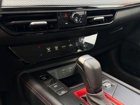 Used 2025 Nissan Kicks SR FWD image 21