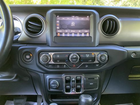 Used 2020 Jeep Wrangler Unlimited Sport image 25