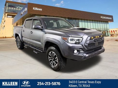 Used 2020 Toyota Tacoma TRD Sport image 1