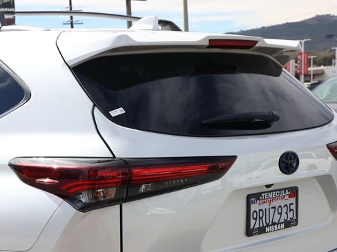 Used 2024 Toyota Highlander XLE image 6