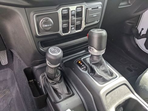 Used 2023 Jeep Wrangler Willys image 27