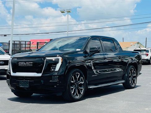 Used 2025 GMC Sierra EV Denali AWD/4WD image 7