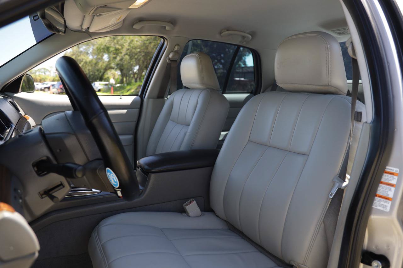 Used 2005 Ford Crown Victoria LX RWD image 6