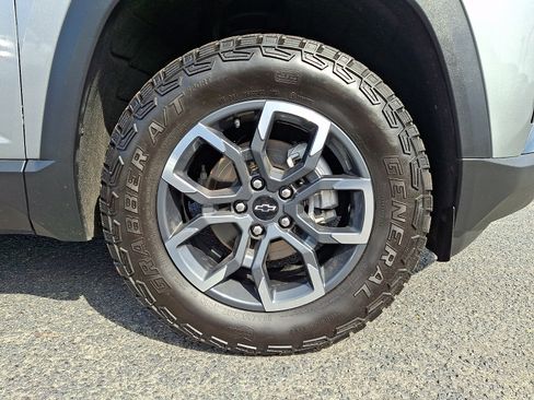 Used 2025 Chevrolet Equinox ACTIV AWD/4WD image 9