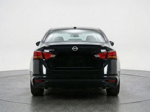 Used 2025 Nissan Altima 2.5 SV FWD image 7