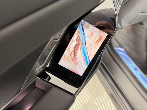 New 2026 BMW 750e xDrive w/ Executive Package image 13