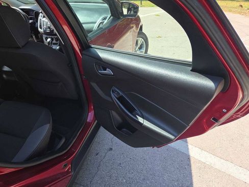 Used 2013 Ford Focus SE w/ SE Winter Pkg FWD image 20