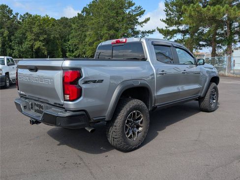 Used 2024 Chevrolet Colorado ZR2 w/ ZR2 Convenience Package III AWD/4WD image 5
