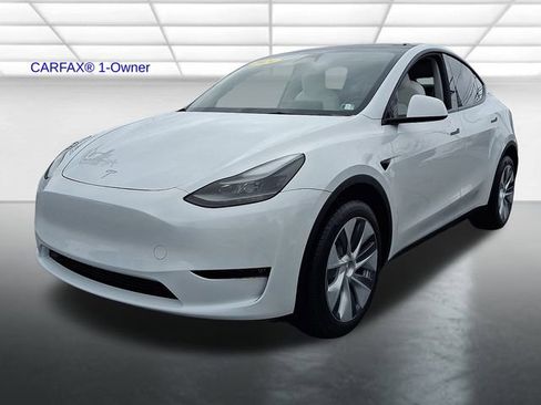 Used 2024 Tesla Model Y Long Range image 3