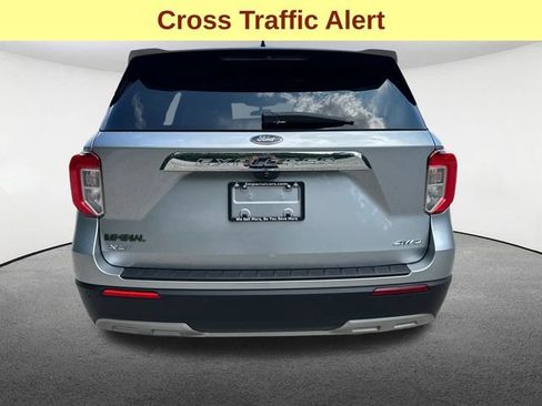 Used 2022 Ford Explorer XLT w/ Equipment Group 202A AWD/4WD image 11