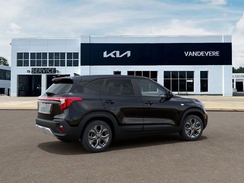 New 2026 Kia Seltos LX FWD image 8