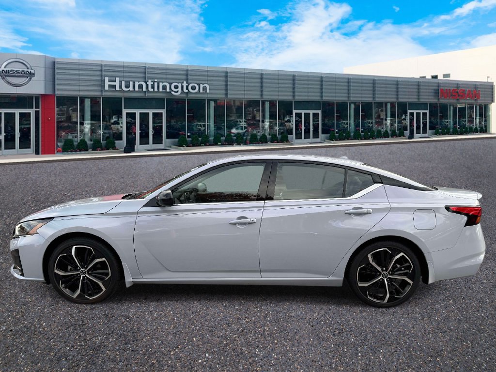 Used 2023 Nissan Altima 2.5 SR FWD image 6