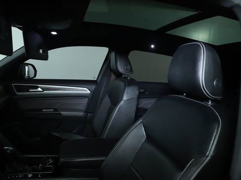 Used 2022 Volkswagen Atlas Cross Sport SE image 21