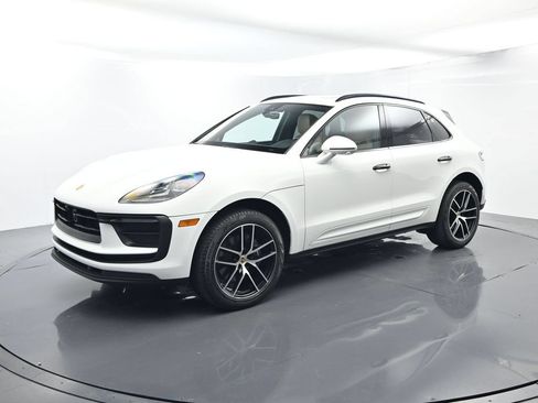 Certified 2023 Porsche Macan AWD/4WD image 1