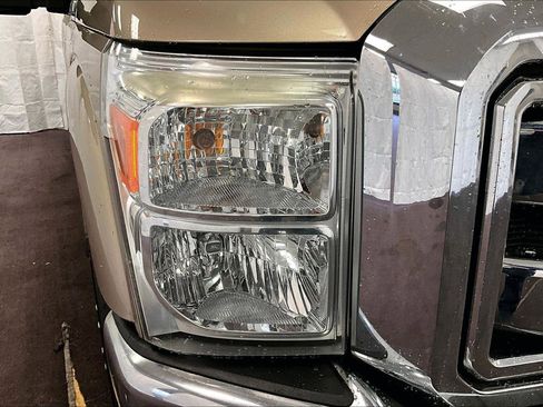 Used 2011 Ford F250 XLT w/ Camper Pkg image 27