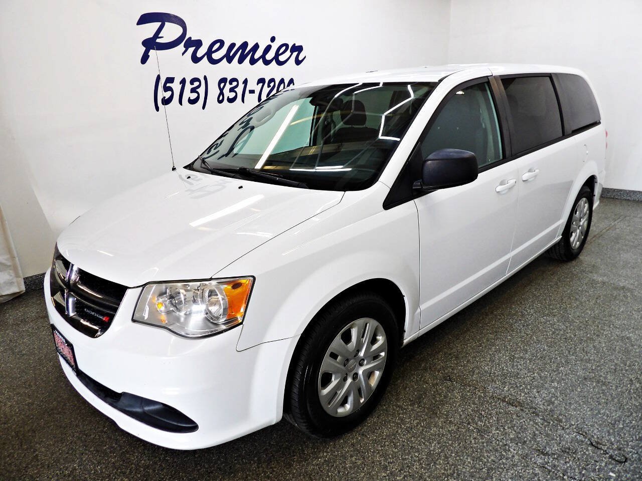 Used 2018 Dodge Grand Caravan SE w/ UConnect Hands-Free Group FWD image 1