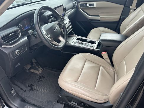 Used 2021 Ford Explorer XLT w/ Equipment Group 202A AWD/4WD image 14