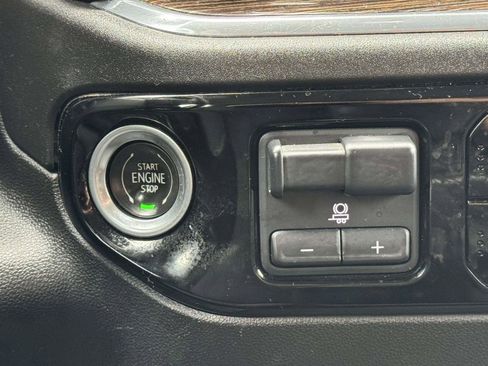 Used 2023 GMC Sierra 1500 SLE w/ X31 Off-Road Package image 9