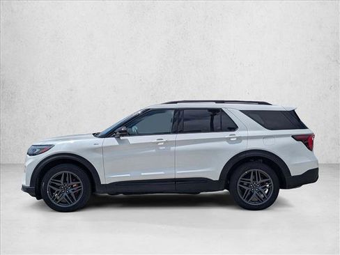 Used 2025 Ford Explorer ST-Line w/ ST-Line Street Pack AWD/4WD image 9