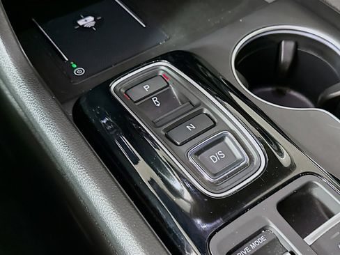 Certified 2025 Honda Pilot Touring image 20