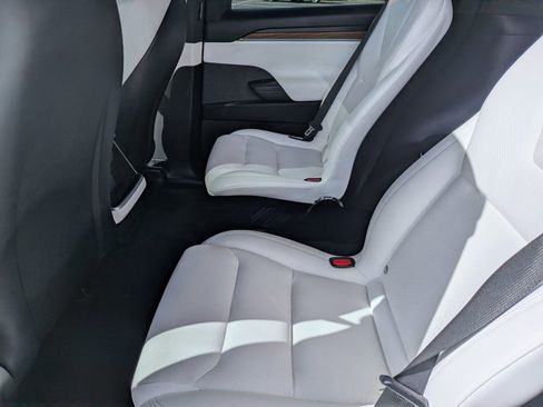 Used 2024 Tesla Model X image 19