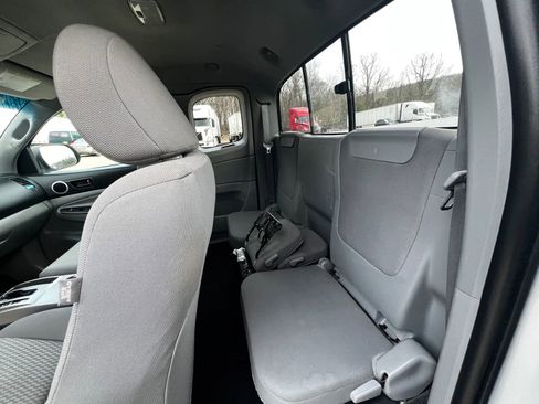 Used 2014 Toyota Tacoma 4x4 Access Cab V6 w/ SR5 Package image 10