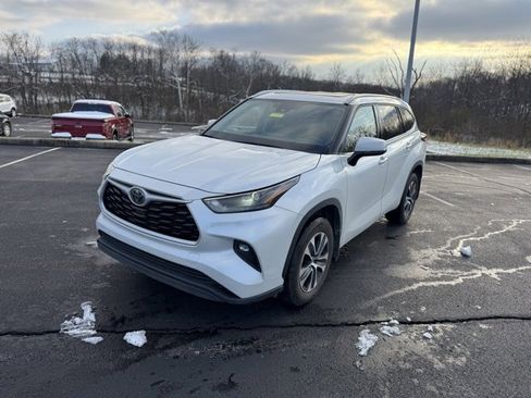 Used 2022 Toyota Highlander XLE image 7