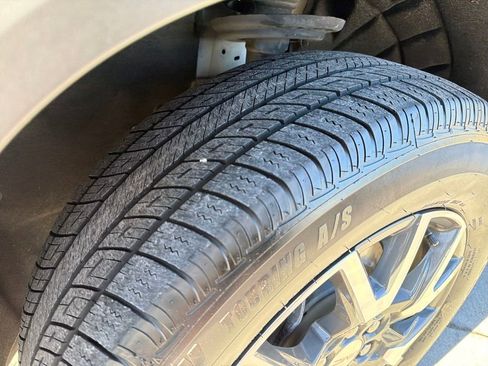 Used 2021 GMC Acadia SLE image 34